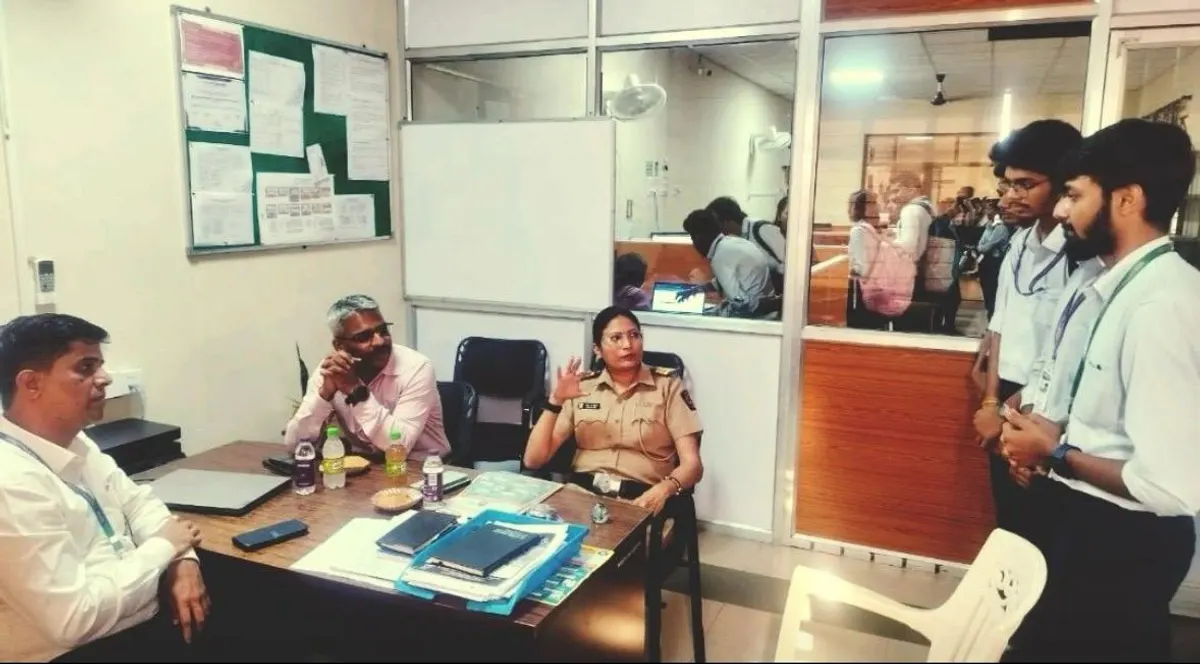 Anshul meeting Nagpur Cyber Police officers during the forensics internship